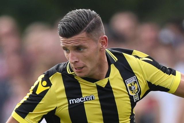 据上都表现 据上都表现